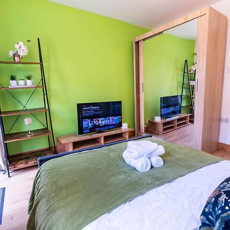 090 Beautiful 1 Bedroom Flat Near Luton Town And Station Bagian luar foto